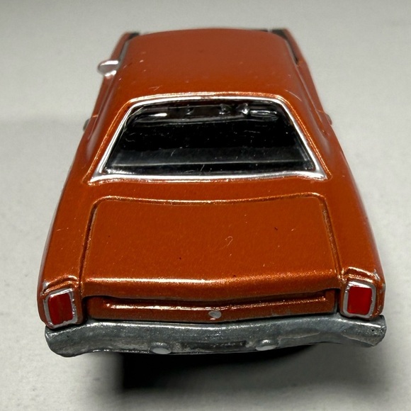 Johnny Lighting 1969 Plymouth Roadrunner Die-Cast 1:64 - Picture 4 of 6